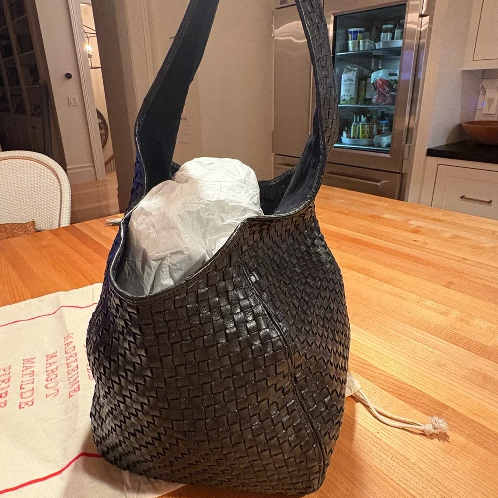 Gorgeous Claire V black Bando bag 
Excellent condition .  Worn only 2 times - Picture 8 of 8